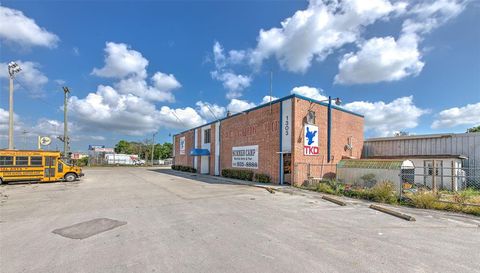 1303 Busch