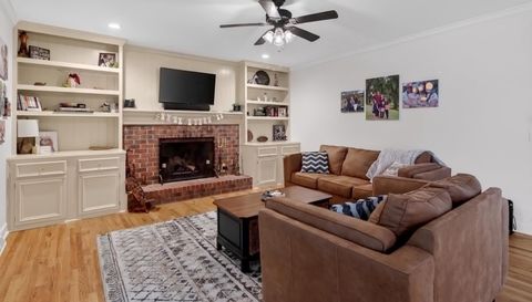 312 E Shepard Ln