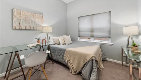 1617 N Oakley Avenue