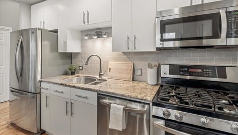 1617 N Oakley Avenue