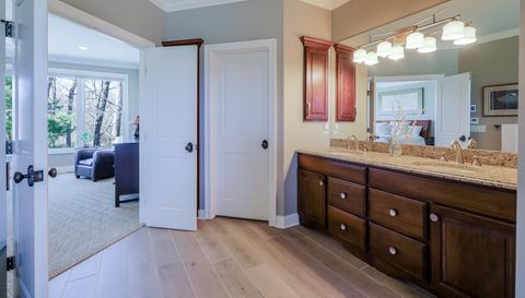 4209 N Oak Pointe Ct NE