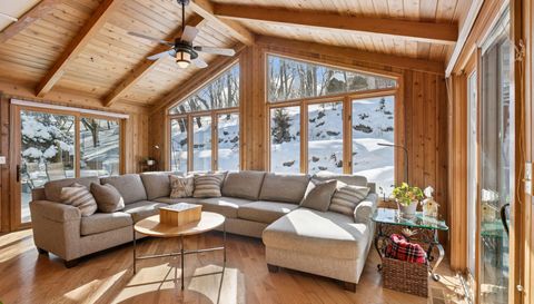 5833 Creek Valley Rd