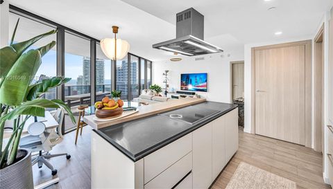 1000 Brickell Plz