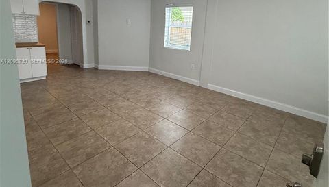 2816 Pine Tree Dr