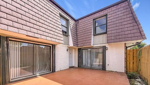 7496 Courtyard Run E