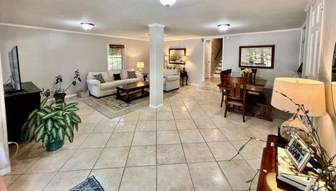 5911 N Shenandoah Rd