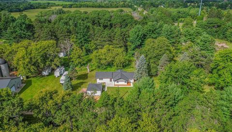 2454 221st Avenue NE