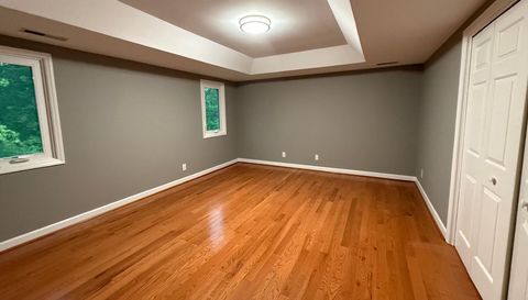 2528 Treetop Ln