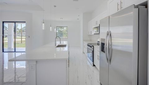 880 Aldrich St E