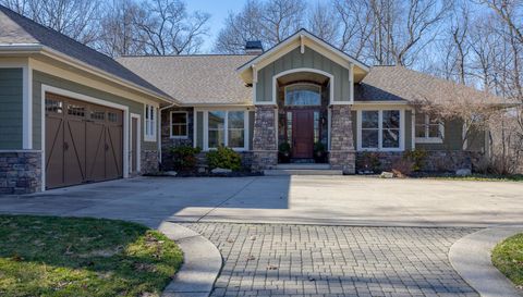 4209 N Oak Pointe Ct NE