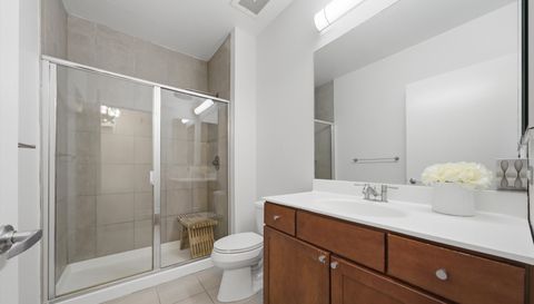 720 N LARRABEE Street