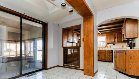 913 E Chain Of Rocks Road