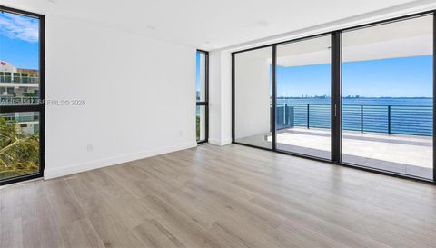 1930 Bay Dr Second Level Un