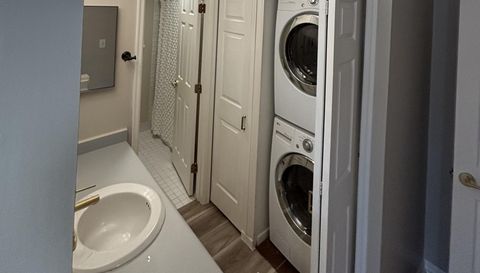 7625 Edinborough Way