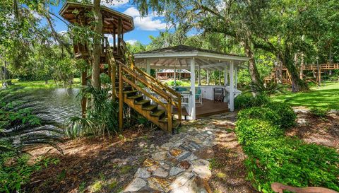 996 NW SCENIC LAKE DRIVE