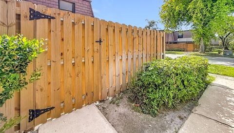 7496 Courtyard Run E