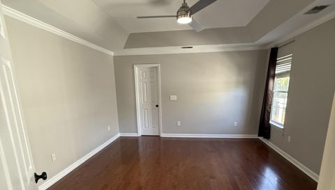823 Harbor Place Dr