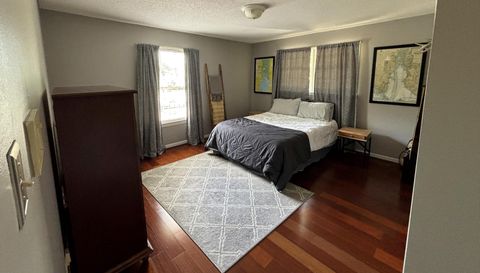 5911 N Shenandoah Rd