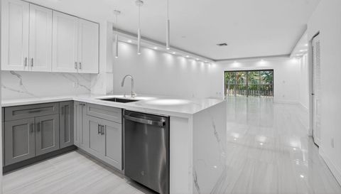 9272 Vista Del Lago