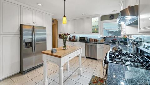 2 Whitman Pl
