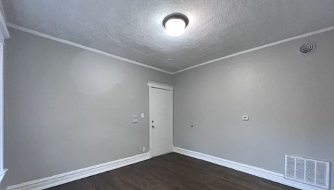 2707 E 78th Street