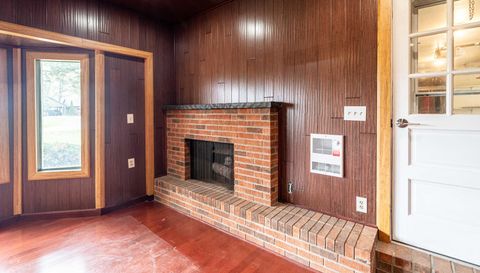 1609 Crestview Dr