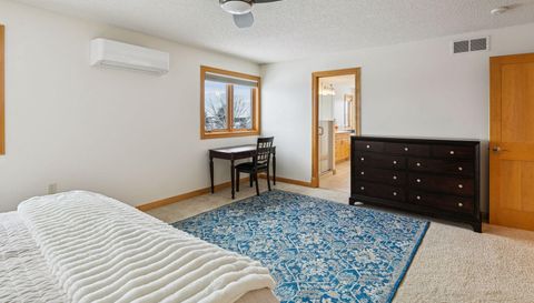 2728 Headland Court SW