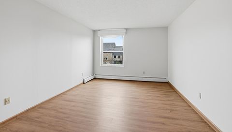 1425 W 28th Street W