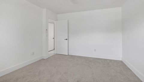 9272 Vista Del Lago