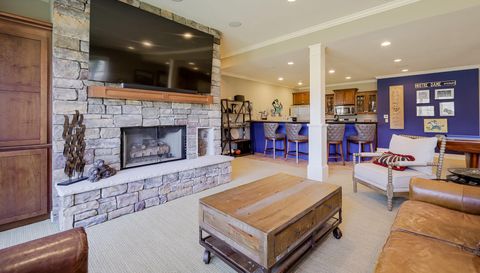 4209 N Oak Pointe Ct NE