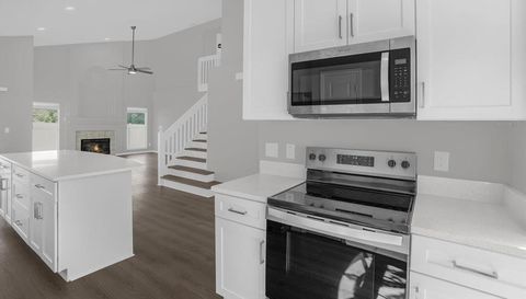 595 QUEENSBRIDGE DRIVE