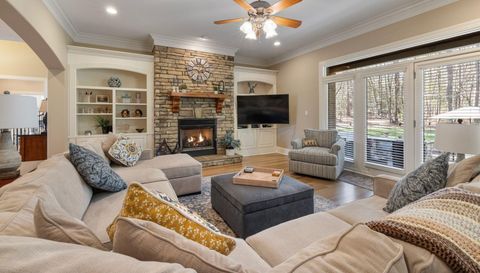 2379 Metcalf Dr