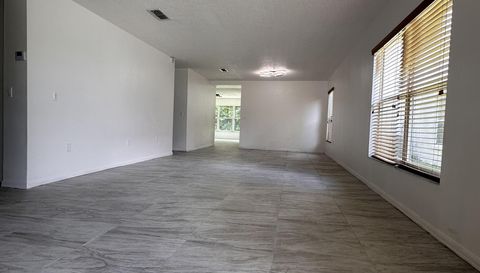 4502 Philadelphia Cir