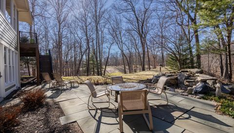 4209 N Oak Pointe Ct NE