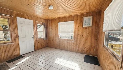 742 Nebraska Avenue E