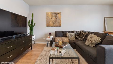 1600 N HALSTED Street