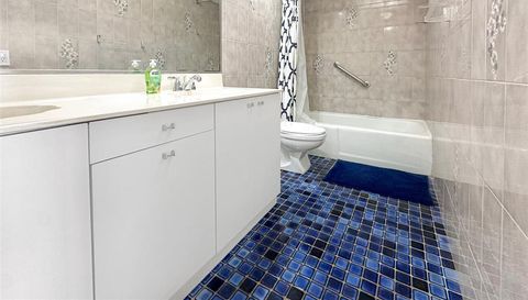 6165 AVE. ISLA VERDE