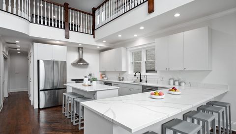 840 W Buckingham Place