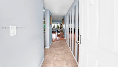 6049 Balboa Cir
