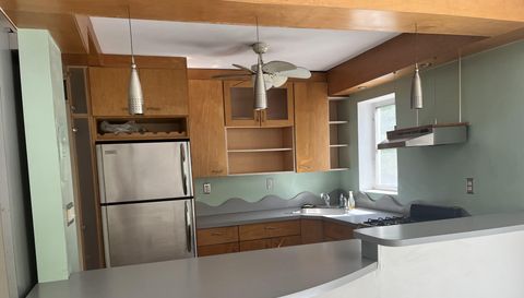 240 Collins Ave APT 2B