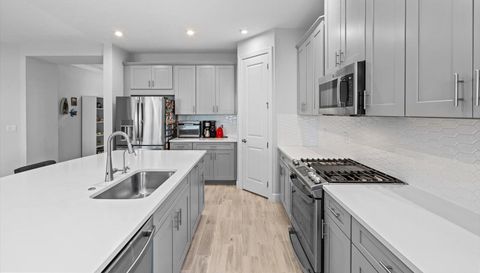 4512 CRESTPOINT Wy