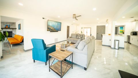 166 Bayside Dr