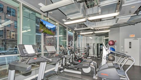 845 N KINGSBURY Street