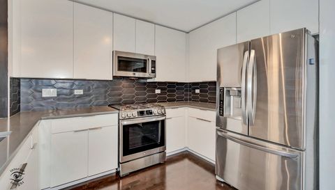 845 N KINGSBURY Street