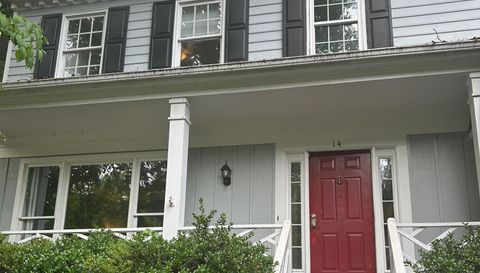 14 Country Woods Ct