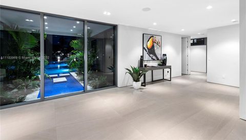440 Mola Ave