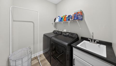 698 Shardlow Place NE