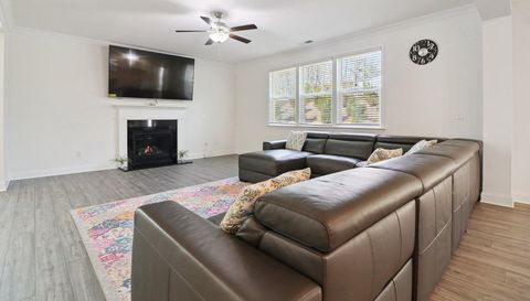 3305 Stock Saddle Pl