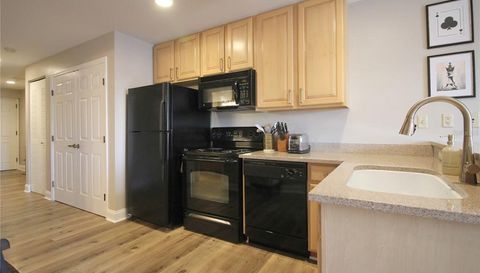 215 W COLLEGE AVENUE