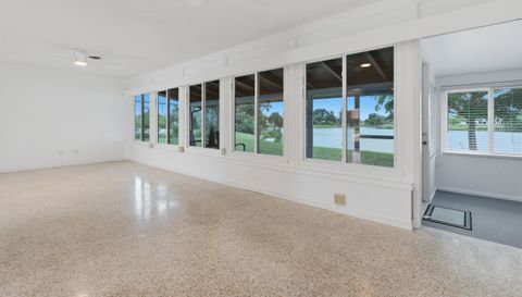 412 W Shade Dr